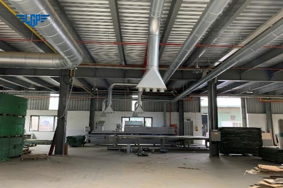 Nhìa máy Landco trong quá trình lắp ống hút bụi