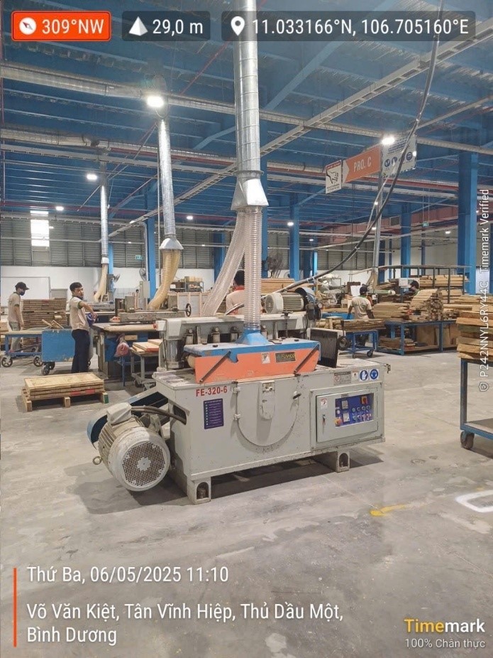 Ống PU được lắp nối tiếp với ống gió tròn xoắn để hút bụi