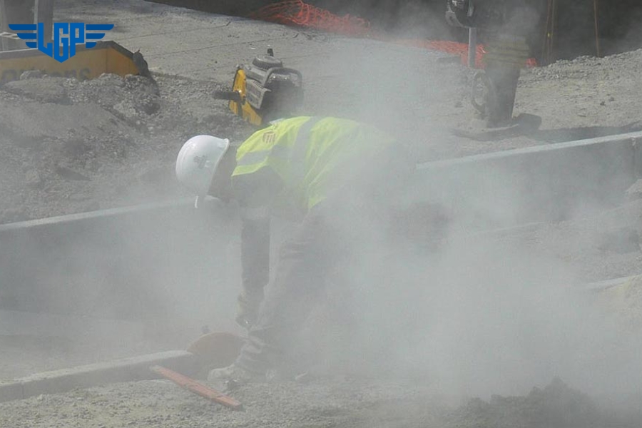 Bụi xi măng gây ô nhiễm không khí, đất và nguồn nước trong khu vực xung quanh