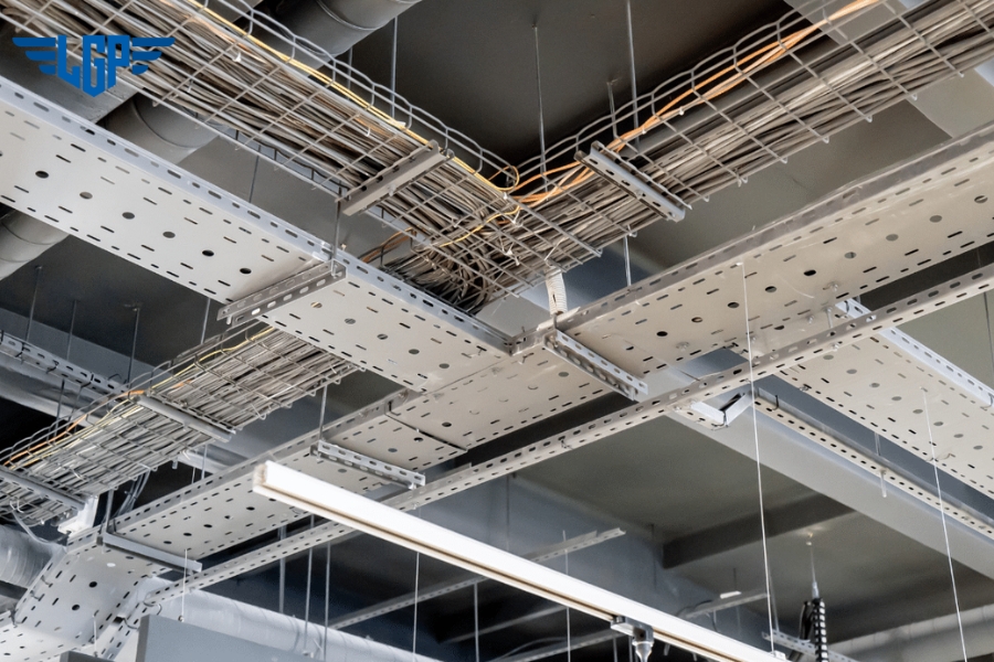 Hệ thống giúp sắp xếp cáp điện, cáp mạng và cáp tín hiệu theo từng tuyến rõ ràng