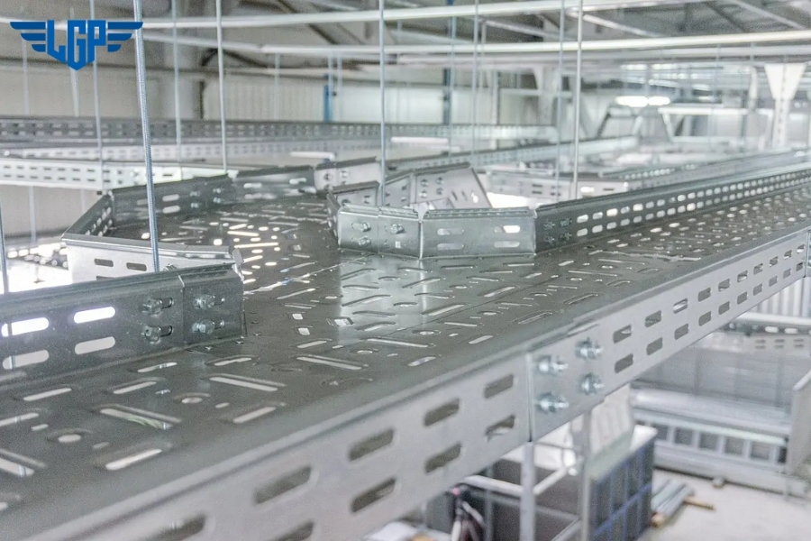 Máng cáp tản nhiệt tốt giúp tăng tuổi thọ dây điện